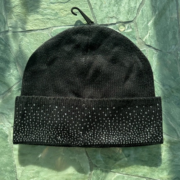 Calvin Klein women’s winter hat - Picture 3 of 3